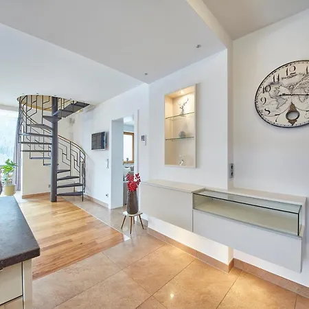 Marys Penthouse