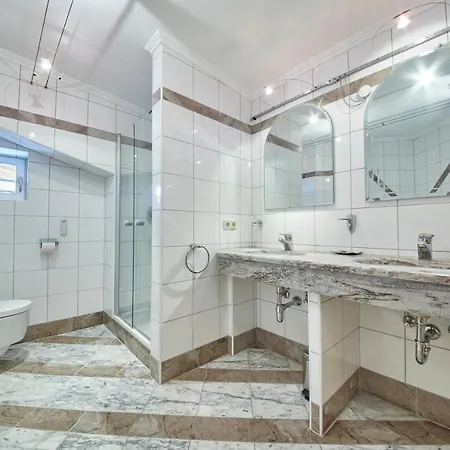 Marys Penthouse Apartment *